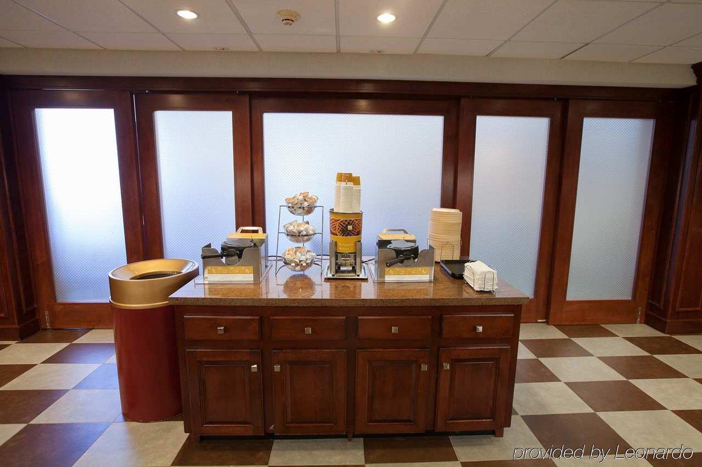 Hampton Inn & Suites Мідлтаун Ресторан фото